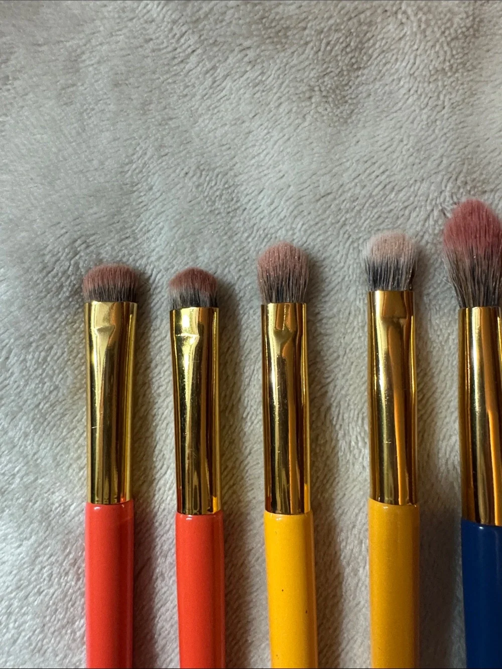 Luna Magic Colorful 7-Piece Eye & Fan Brush Set - Red, Blue, Yellow, Orange